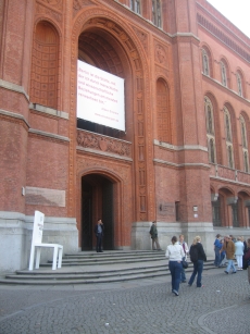 The Rathaus' entrance, and Einstein quote