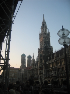 The Neue Rathaus in Munich just before the sun set completely
